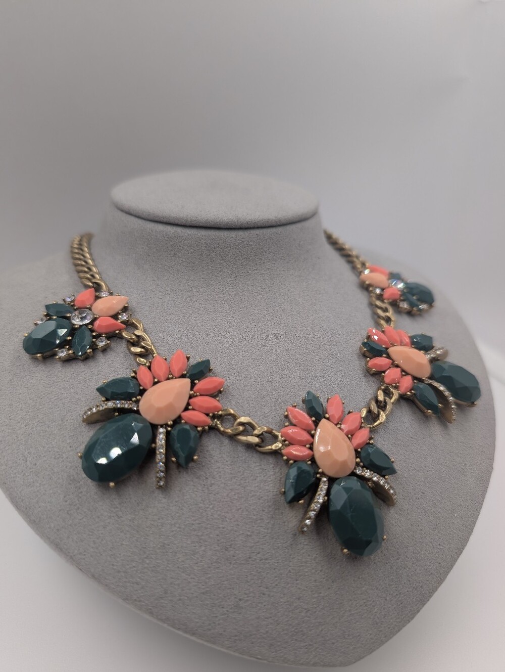 J. Crew Crystal Floral Petal Cluster Statement Collar Necklace Teal Coral 0614 - Picture 4 of 7